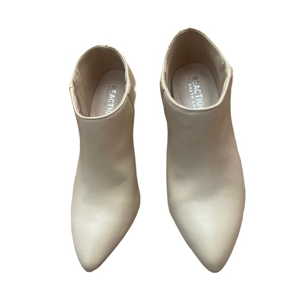 NWOT Kenneth Cole Reaction cream ankle booties - Picture 4 of 9
